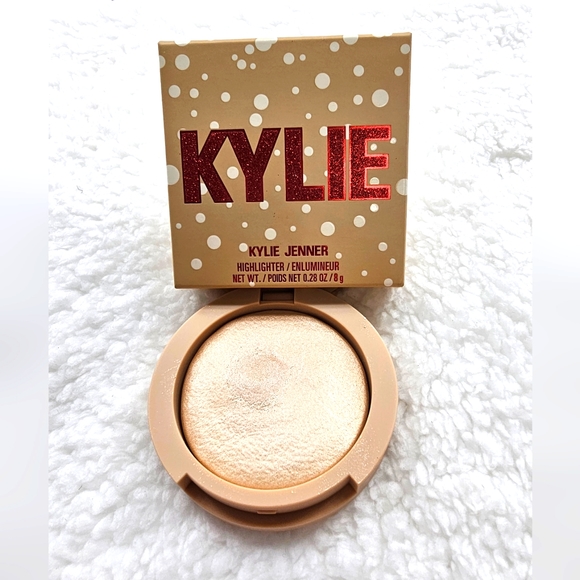 🎉BRAND NEW, NEVER USED!🎉EXCLUSIVE LIMITED EDITION🎉 Kylie Cosmetics Highlighte - Picture 2 of 9
